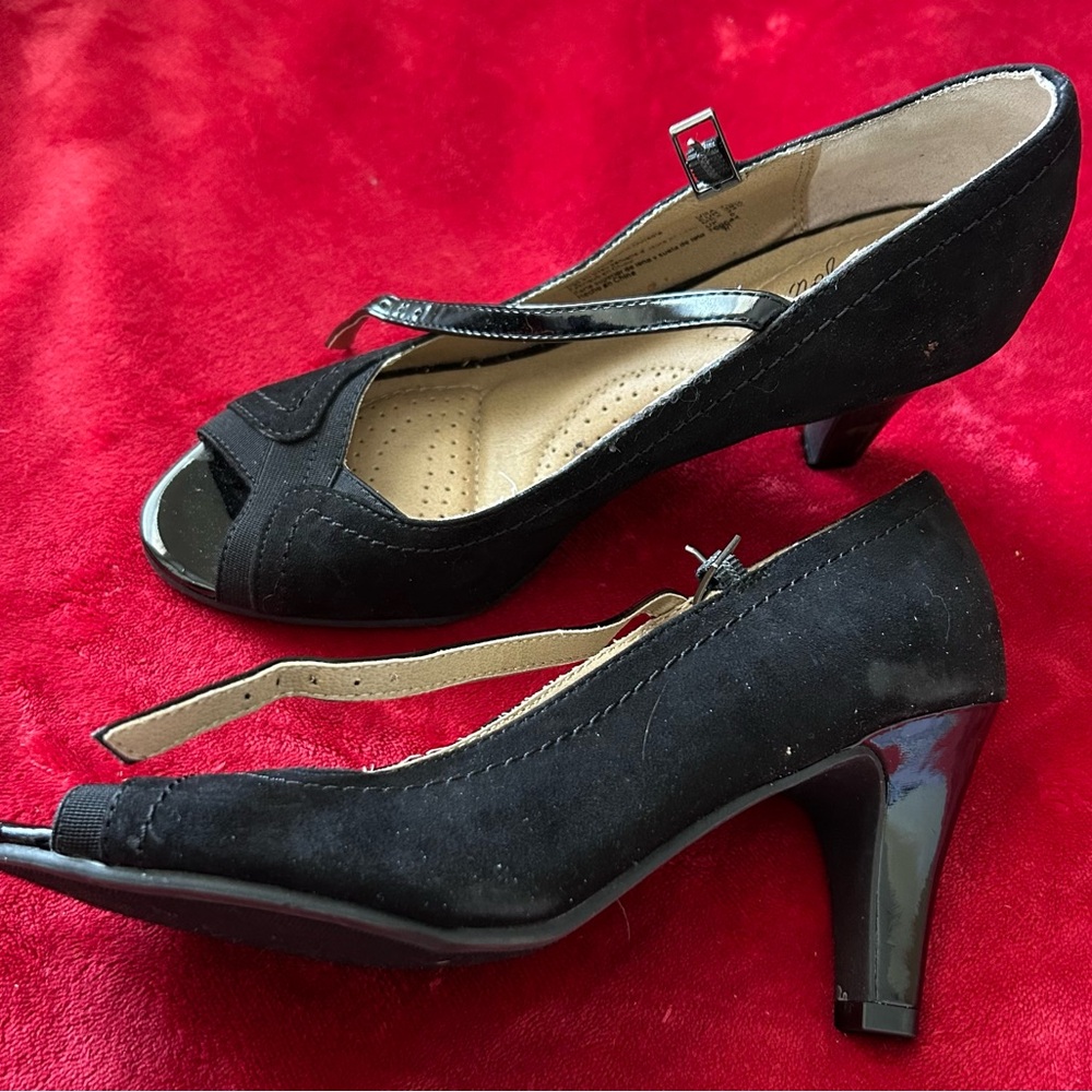 Black high heels 👠